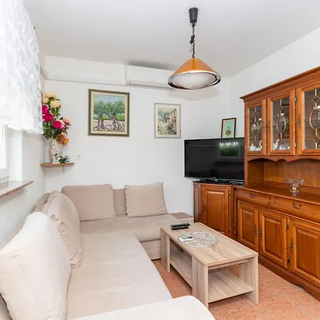 Apartment Filip Pag Town